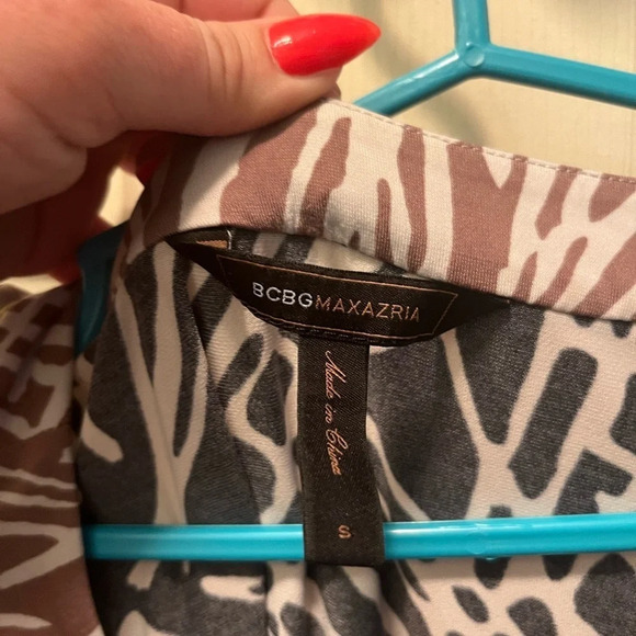 BCBG maxazria black white tan abstract patterned wrap dress long sleeve sm - Picture 6 of 9